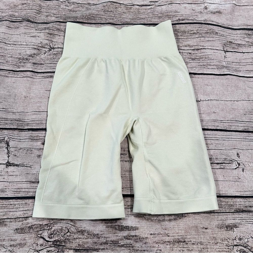 Gymshark Tight Fit High Rise 7” Shirts in Lightest Green Size Small